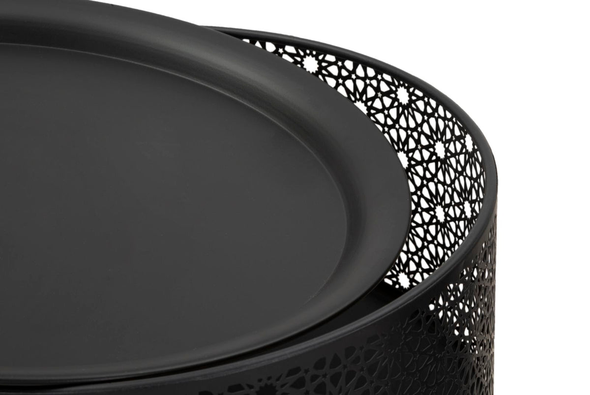 Dettaglio della fascia traforata a motivo geometrico del tavolino BLACKY nero #dimensione_Ø40 H65 cm