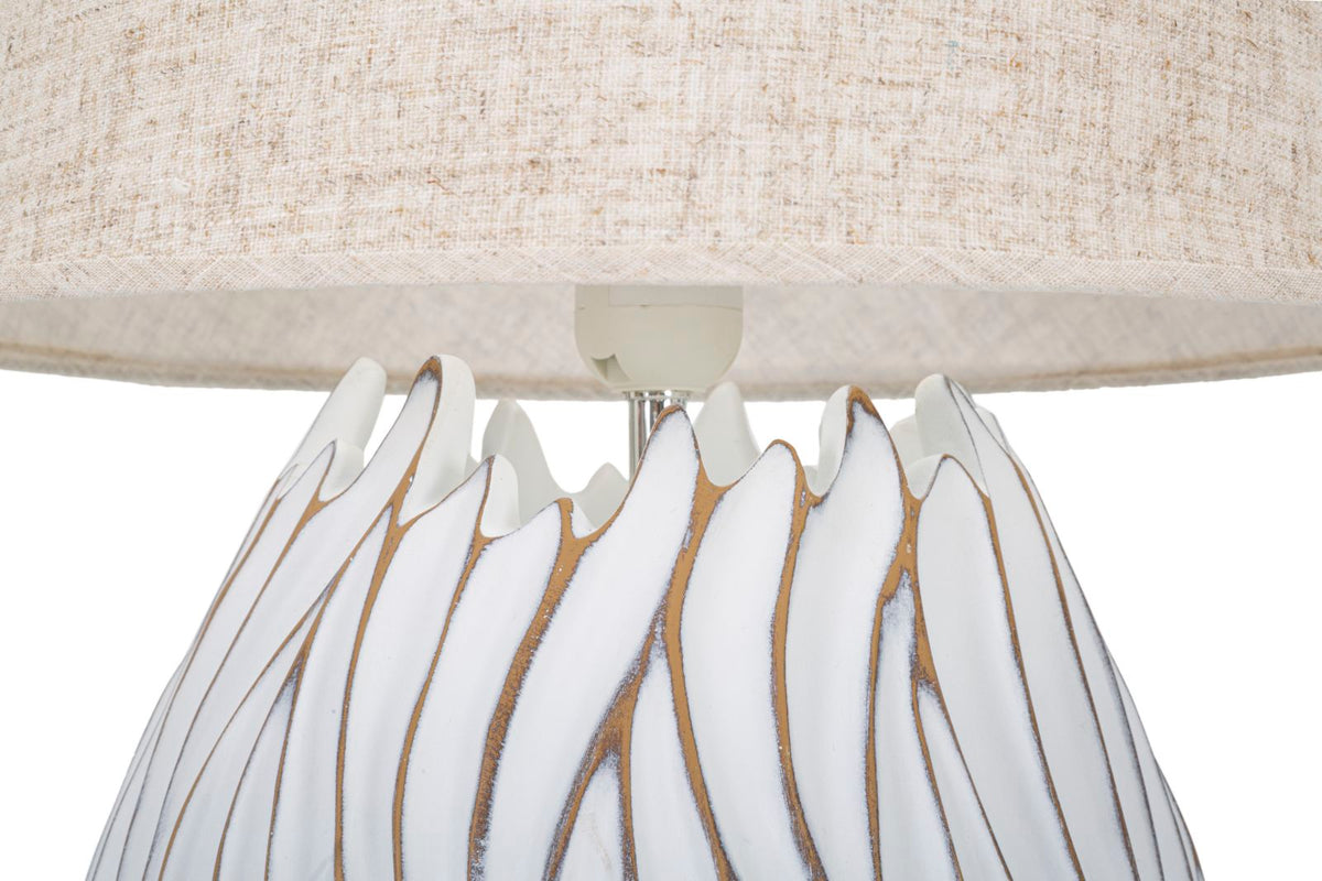 lampada_da_tavolo_in_resina_con_paralume_in_tessuto_beige__honduras