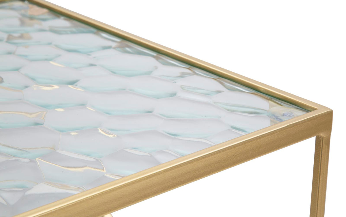 Dettaglio ravvicinato del piano in vetro GLASSY oro con texture a rilievo e angolo metallico #dimensione_H68