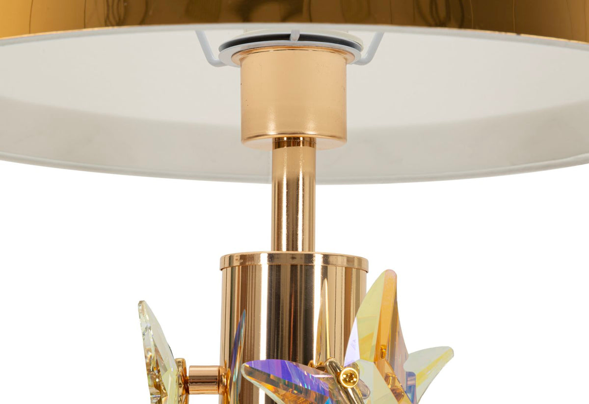 lampada_da_tavolo_metallo_dorato_con_farfalle_e_paralume_bianco__gold_butterfly