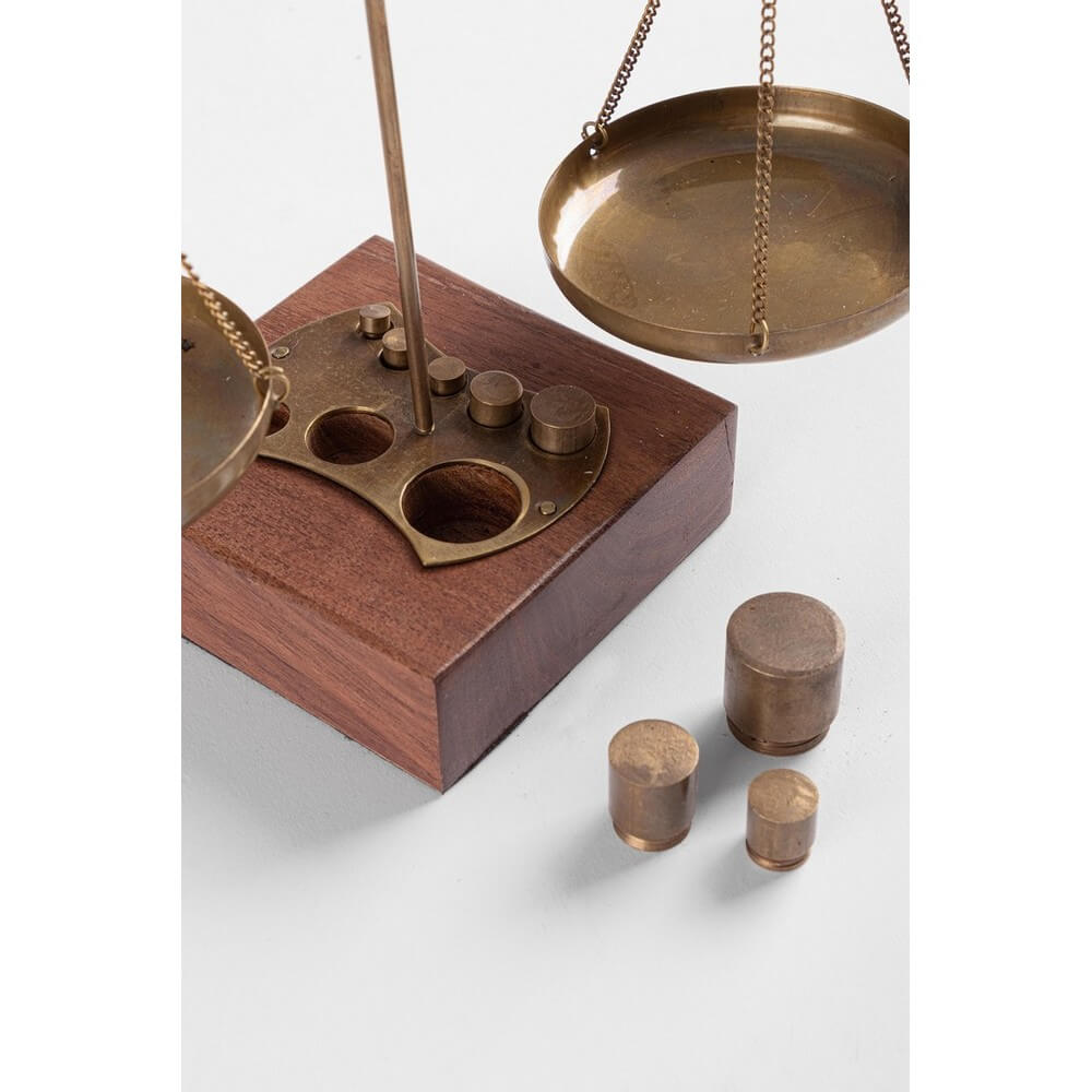 Bilancia decorativa in metallo dorato e legno di acacia H22,5 - BILANCIA