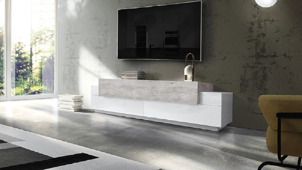 Porta TV CELESTIA bianco con pannello effetto cemento in soggiorno grigio #colore_Bianco Lucido/Cemento