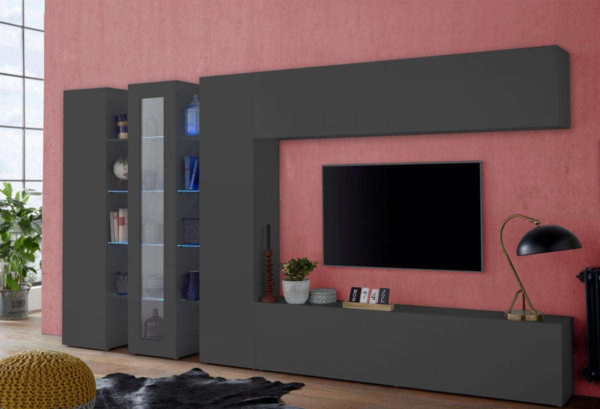 Pensile ECHO antracite opaco in soggiorno con parete rosa, sopra la TV e accanto a colonne #colore_Antracite Opaco