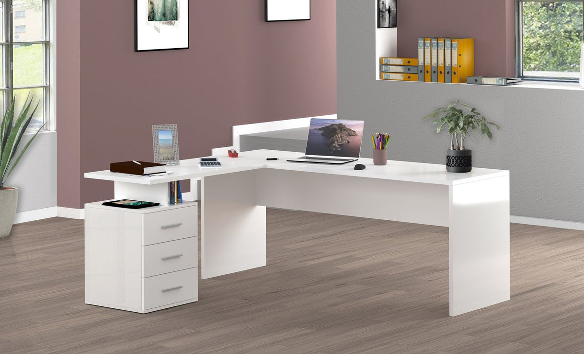 Scrivania angolare NOVA bianco lucido con cassettiera a tre cassetti e maniglie argentate, in stanza malva #colore_Bianco Lucido