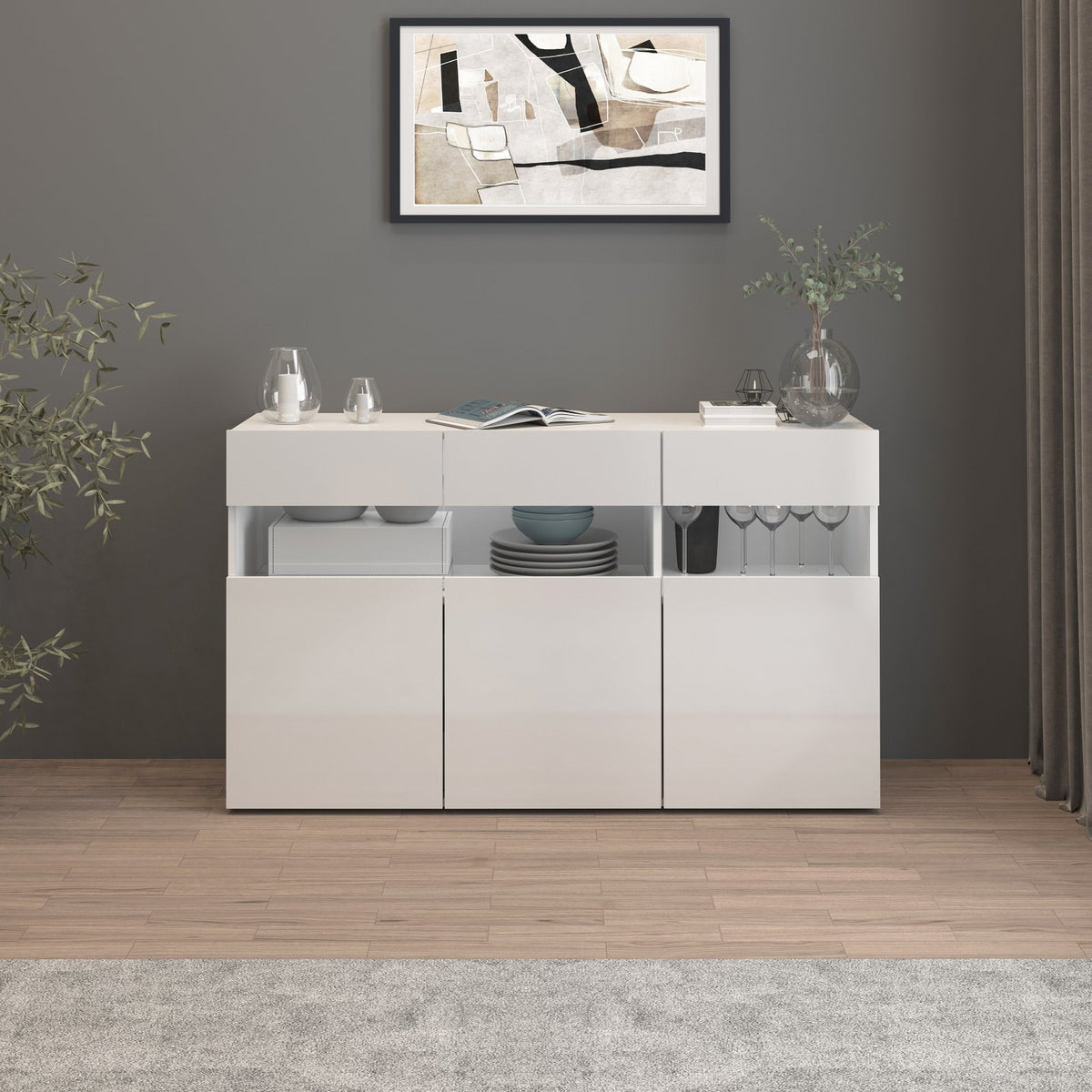 Credenza BORGO bianco opaco a tre moduli in soggiorno, vista frontale