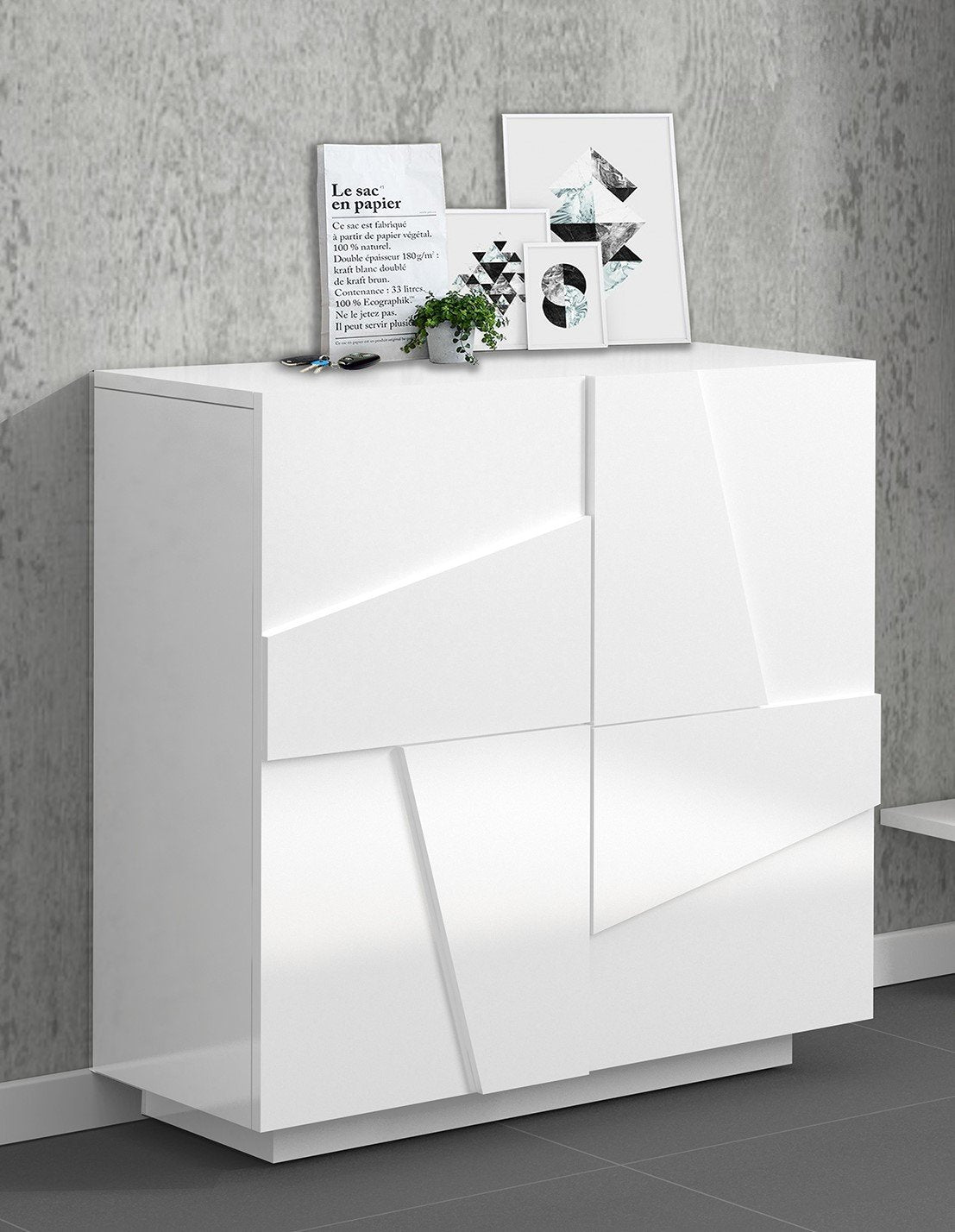 Scarpiera PULSE bianco lucido in ambiente interno, vista tre quarti con ante geometriche #colore_Bianco Lucido