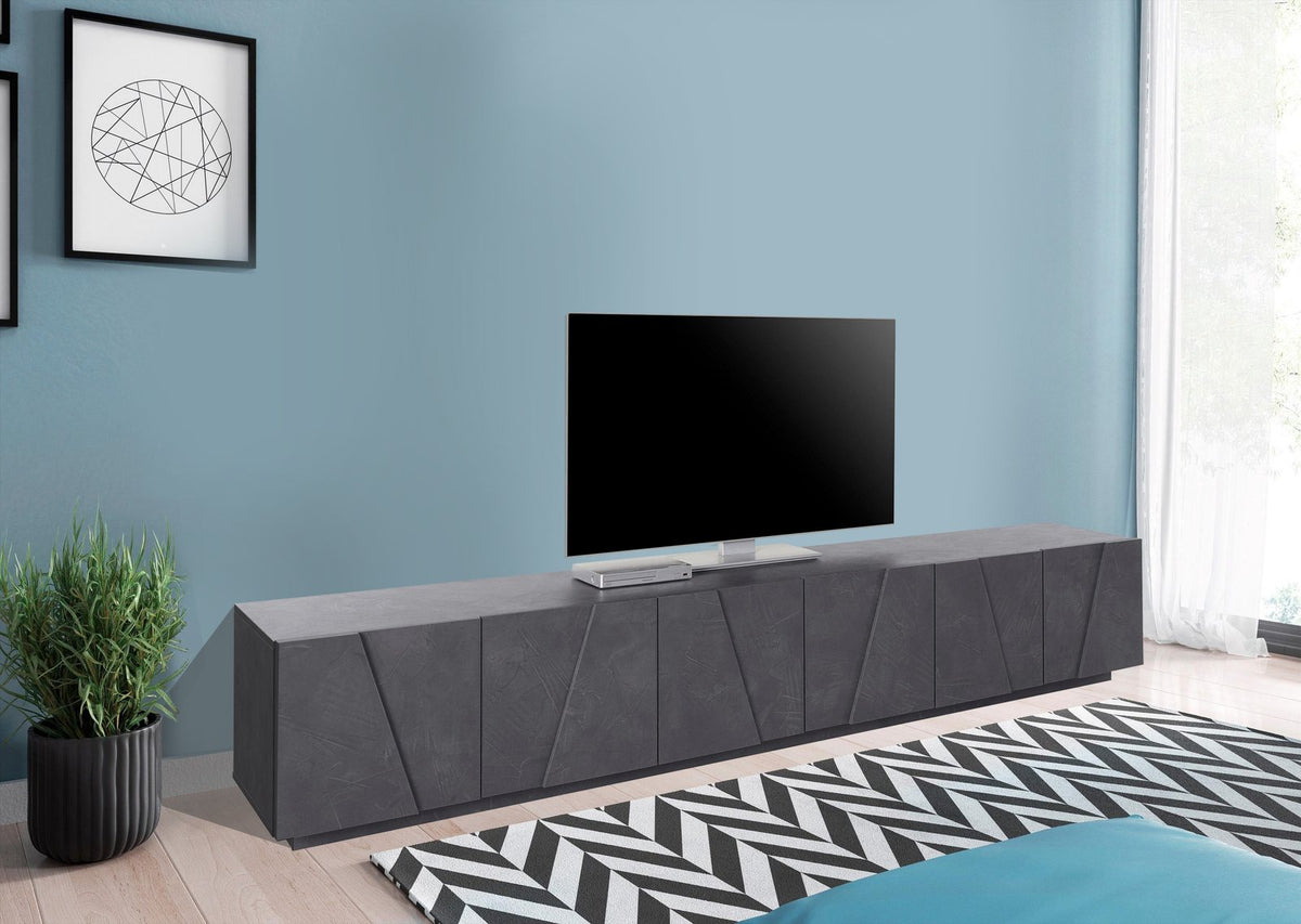 Porta TV PULSE ardesia in salotto appoggiato a terra con televisore e tappeto geometrico #colore_Ardesia