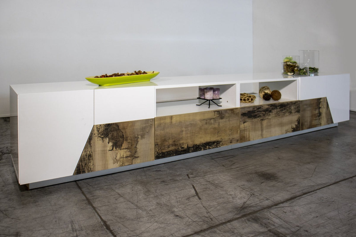 Porta TV NEBULA bianco lucido con pannelli dorati, vani a giorno e ciotola verde #colore_Bianco Lucido/Acero Pereira