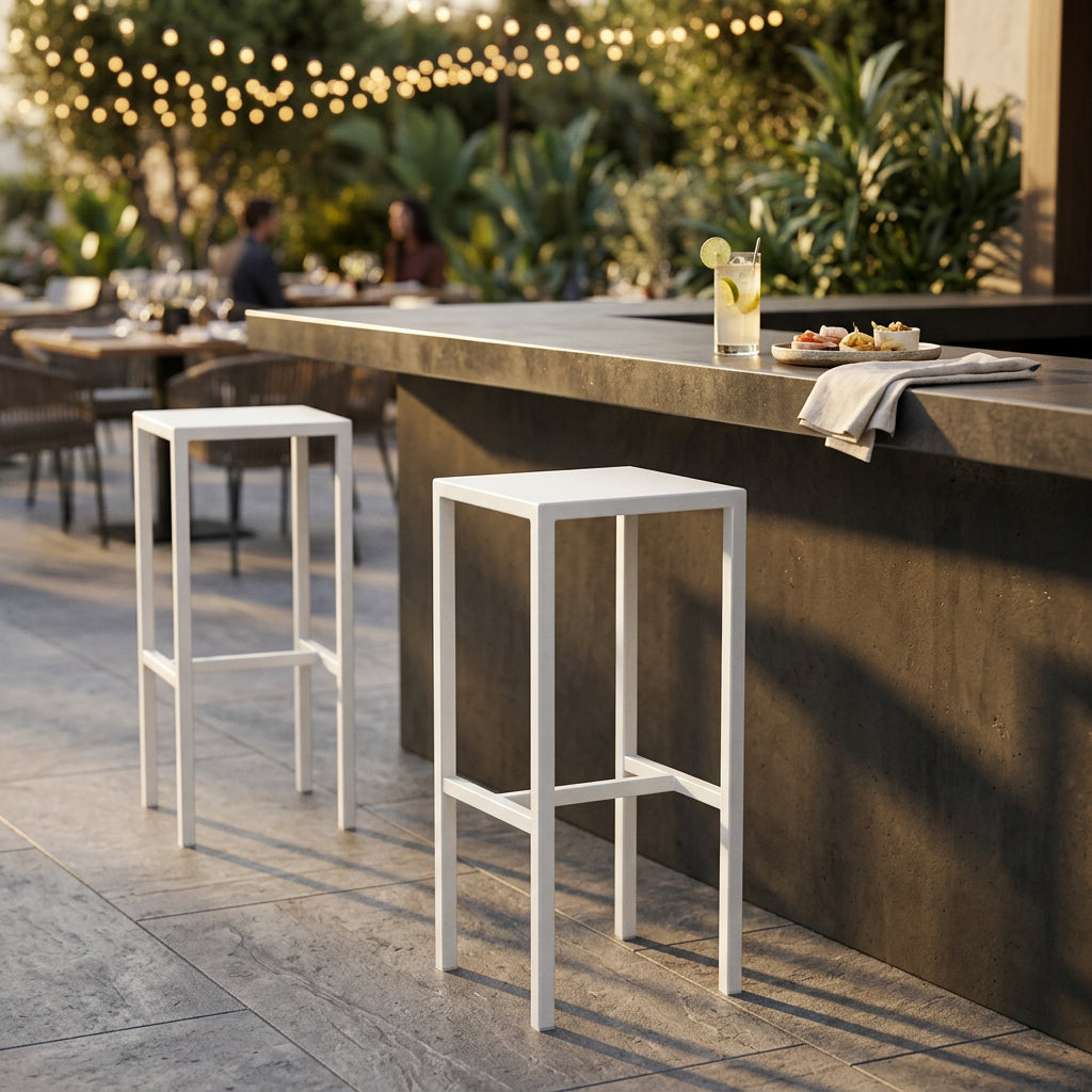 sgabello_alto_da_esterno_in_metallo_per_bar_e_terrazza__zelalia