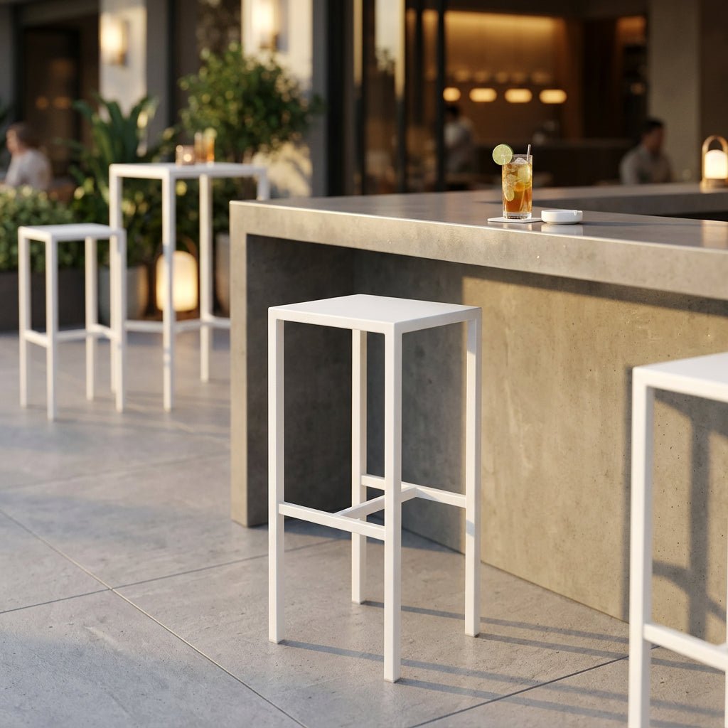 sgabello_alto_da_esterno_in_metallo_per_bar_e_terrazza__zelalia