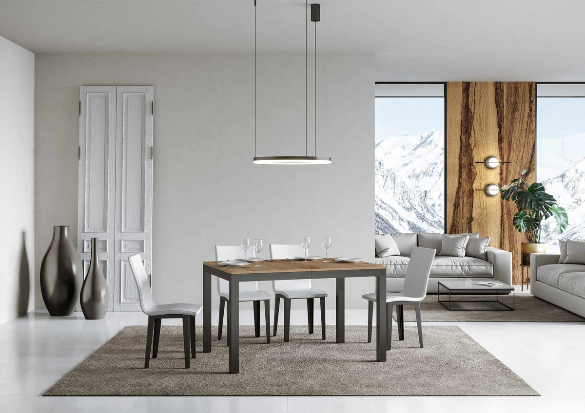 Tavolo EVERYDAY EVOLUTION quercia naturale nella misura base, vista tre quarti in sala con tappeto #colore_Quercia Natura