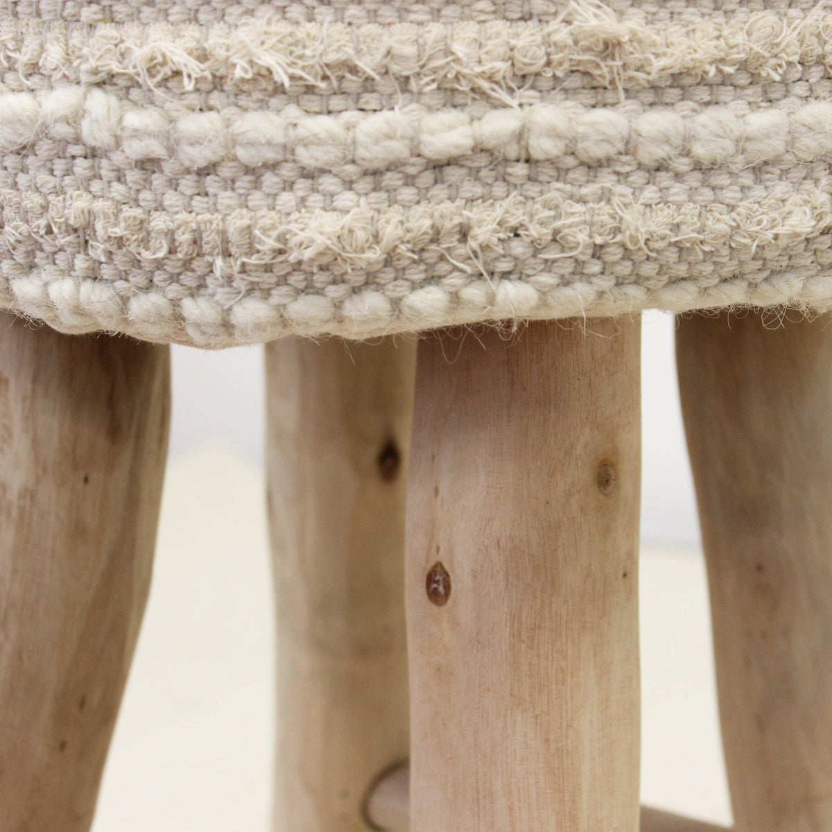 sgabello_in_legno_imbottito__cynthia