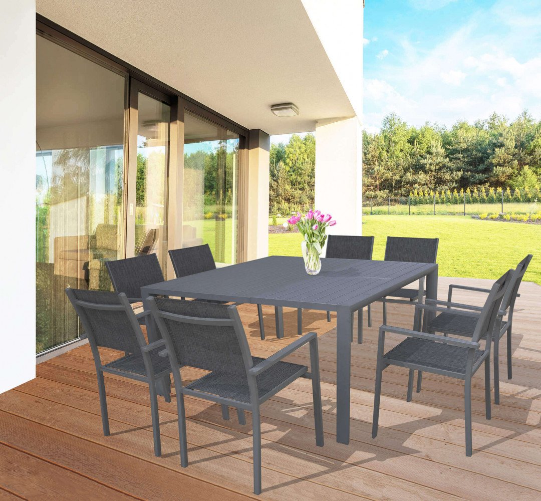 Tavolo BILBAO antracite su deck in legno con sei sedie coordinate e vaso di fiori #colore_Antracite
