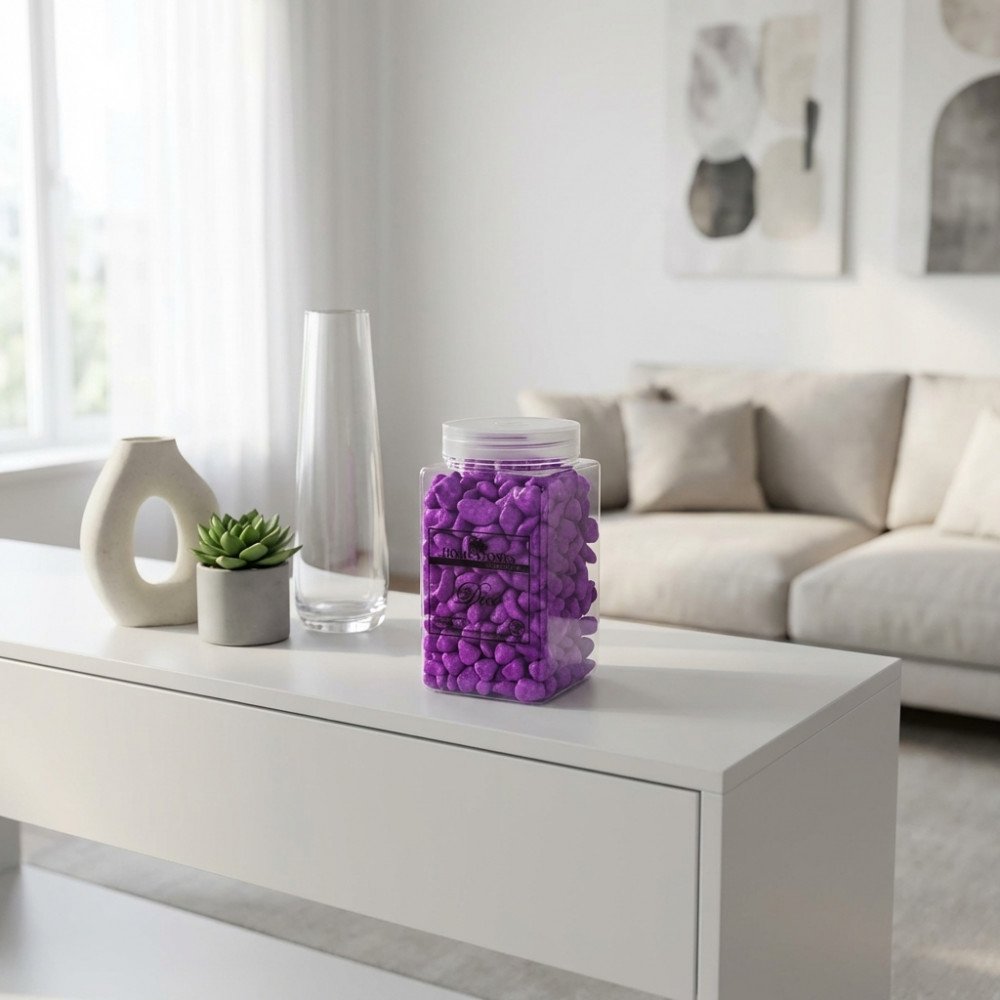 Barattolo quadrato in plastica trasparente con coperchio viola e sassolini in cera viola, etichetta HOLIDAYS