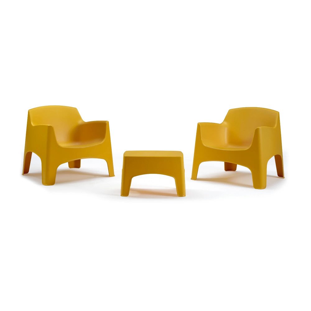Set IBIZA TERRACE giallo su fondo bianco, due poltrone e tavolino centrale di tre quarti