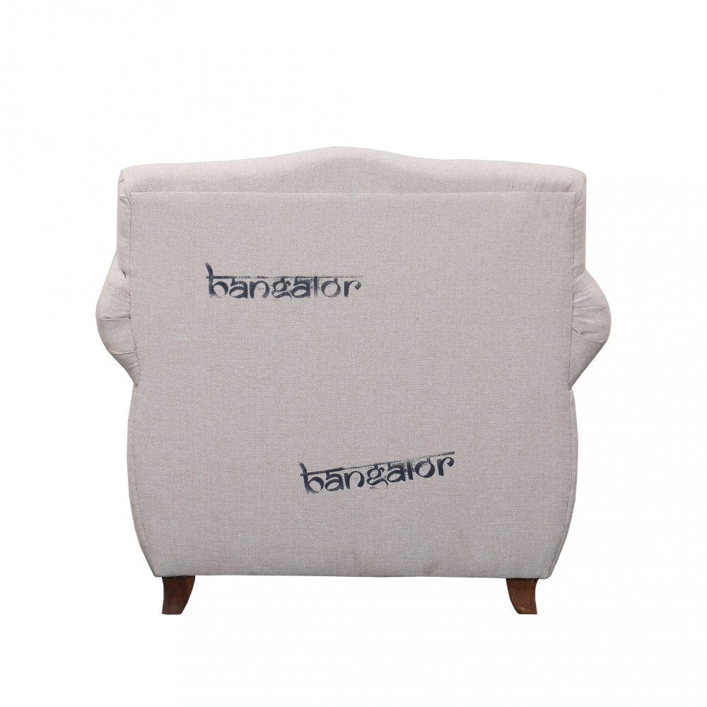 Poltrona DESTINY beige vista posteriore con scritta ricamata blu sullo schienale e piedini in legno