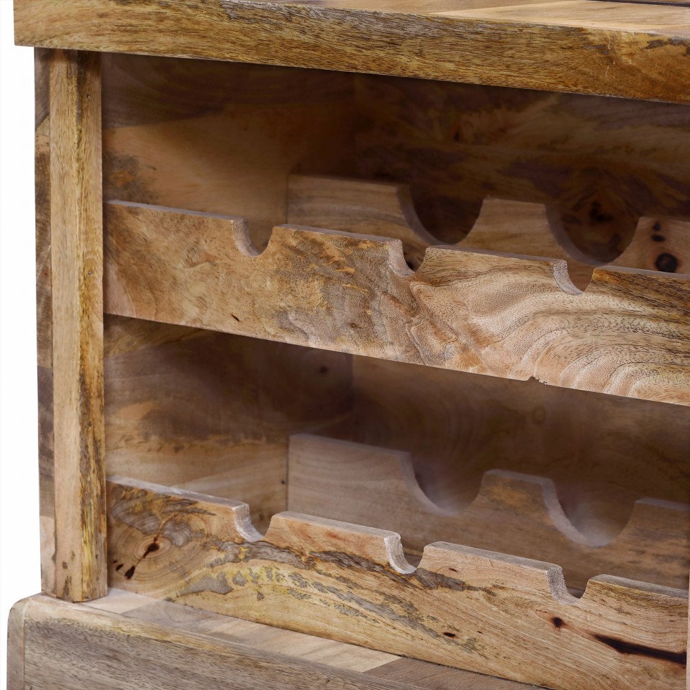 Interno del mobile HARDY marrone chiaro con ripiani in legno massello e intagli semicircolari