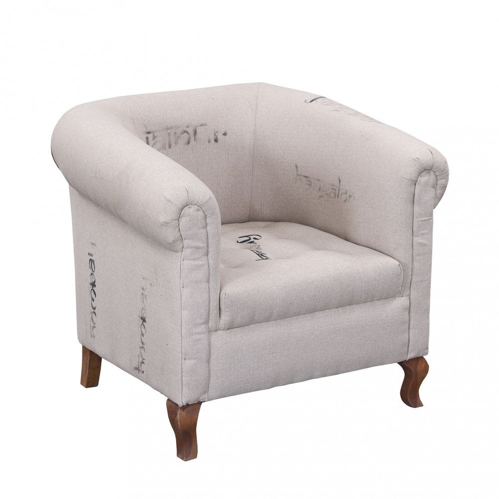 Poltrona MERCER beige su fondo bianco, vista di tre quarti con stampe nere sul tessuto