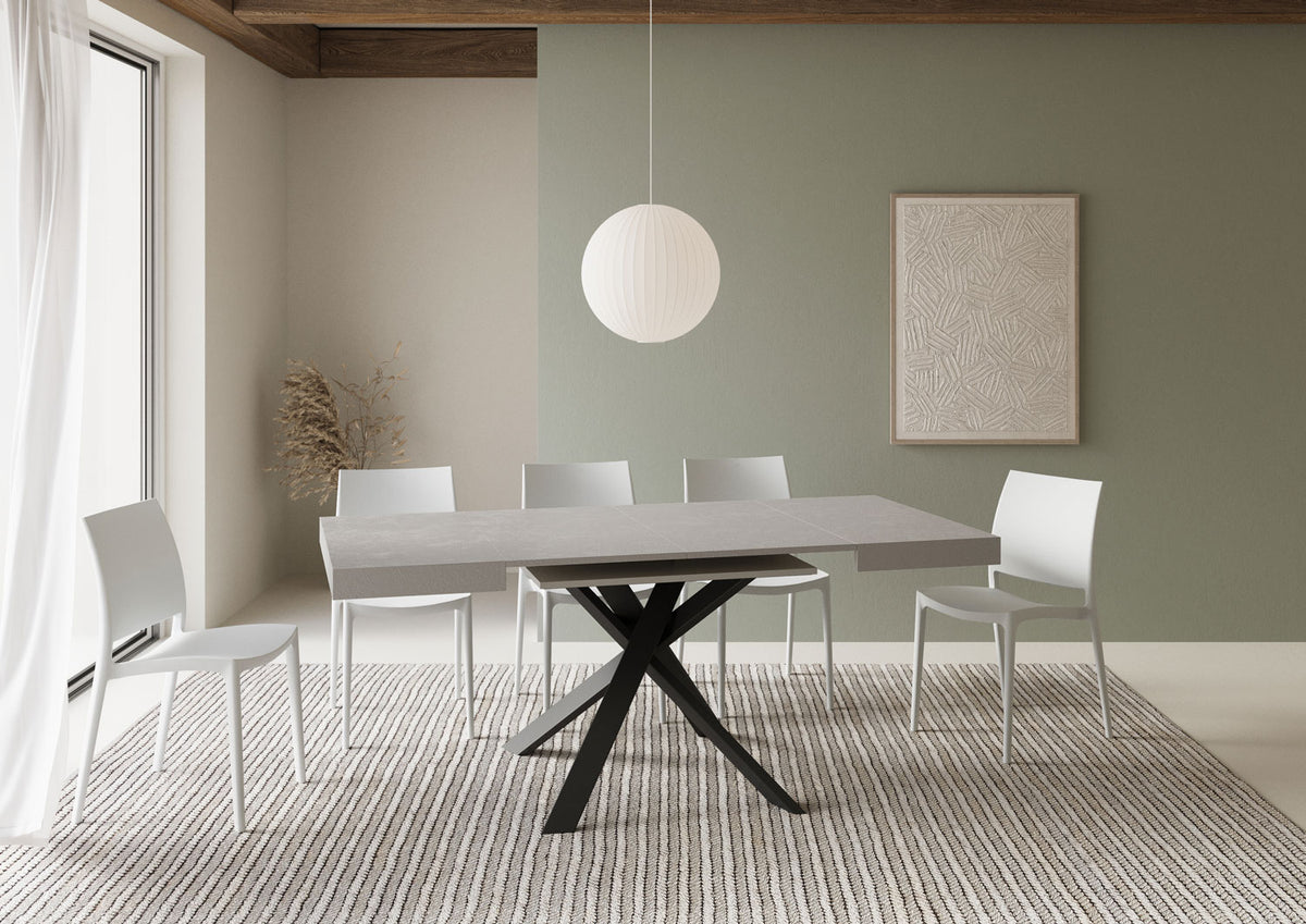 Tavolo CLERK cashmere allungato con base a X antracite in stanza verde salvia #colore_Cashmere
