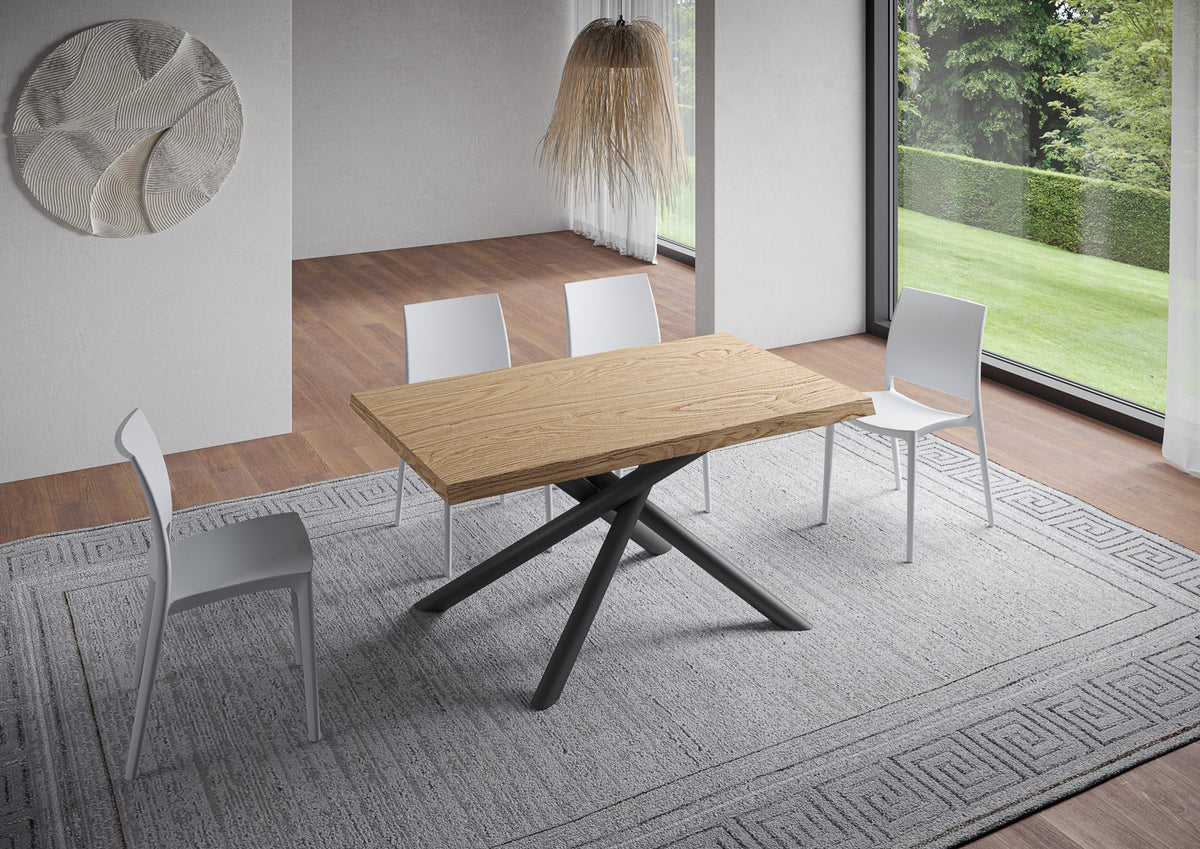 Tavolo da pranzo VINDRAL rovere con gambe nere a X in sala luminosa