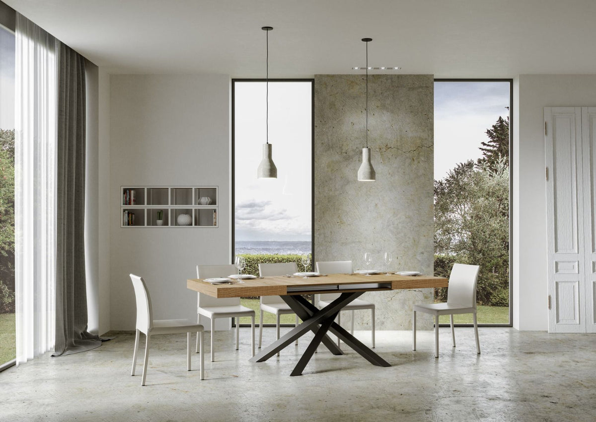 Tavolo VOLANTIS quercia naturale allungato con sei sedie bianche imbottite #colore_Quercia Natura