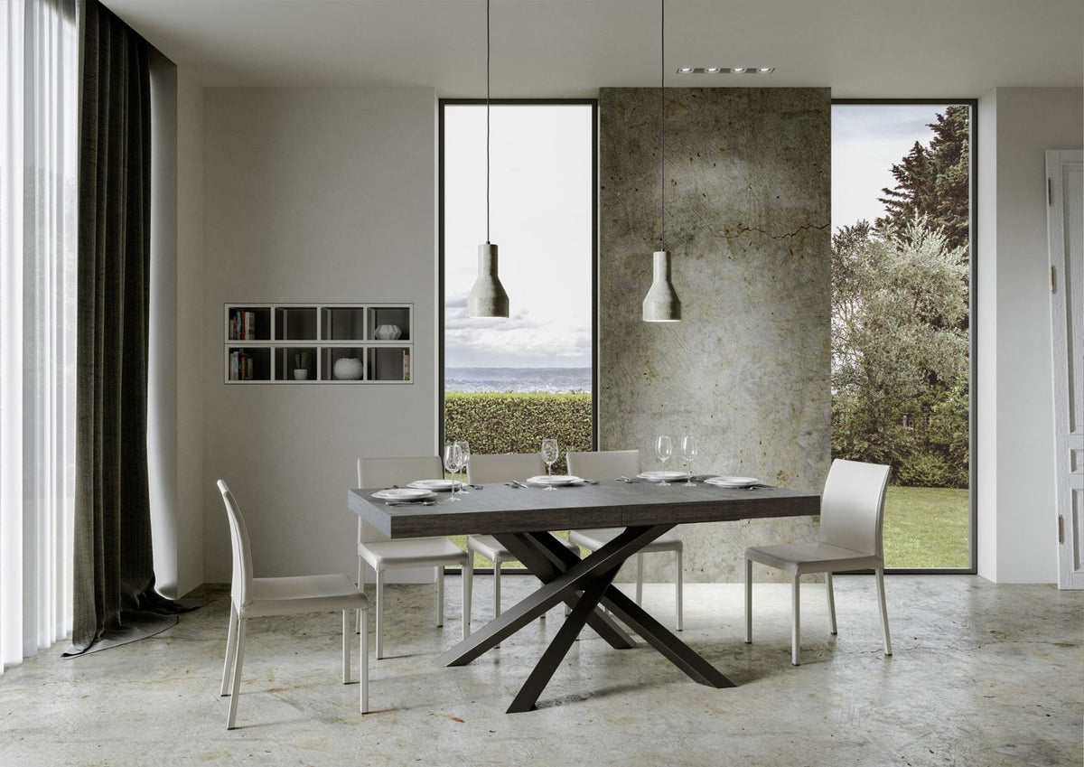 Tavolo VOLANTIS cemento allungato apparecchiato per sei con base a X antracite #colore_Cemento