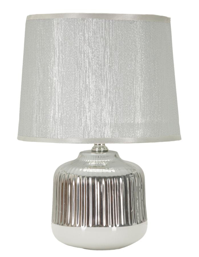 lampada_da_tavolo_in_ceramica_bianca_con_paralume_argentato__lucina