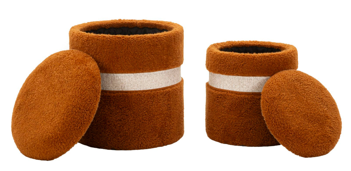 Pouf SAINT-MORITZ marrone cognac aperti con coperchi imbottiti accanto, vista frontale #colore_Marrone