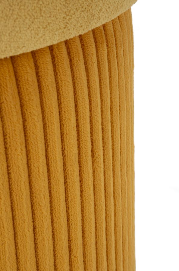 Particolare ravvicinato della base in velluto a coste del pouf ASPEN oro con seduta in bouclé #colore_Oro