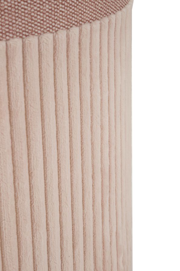 Fiancata verticale a coste di un pouf CORTINA rosa cipria, ripresa di lato #colore_Rosa