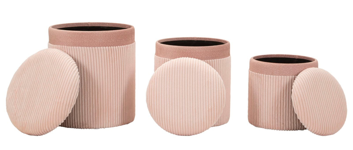 Tre pouf CORTINA rosa cipria con coperchi imbottiti appoggiati di lato #colore_Rosa