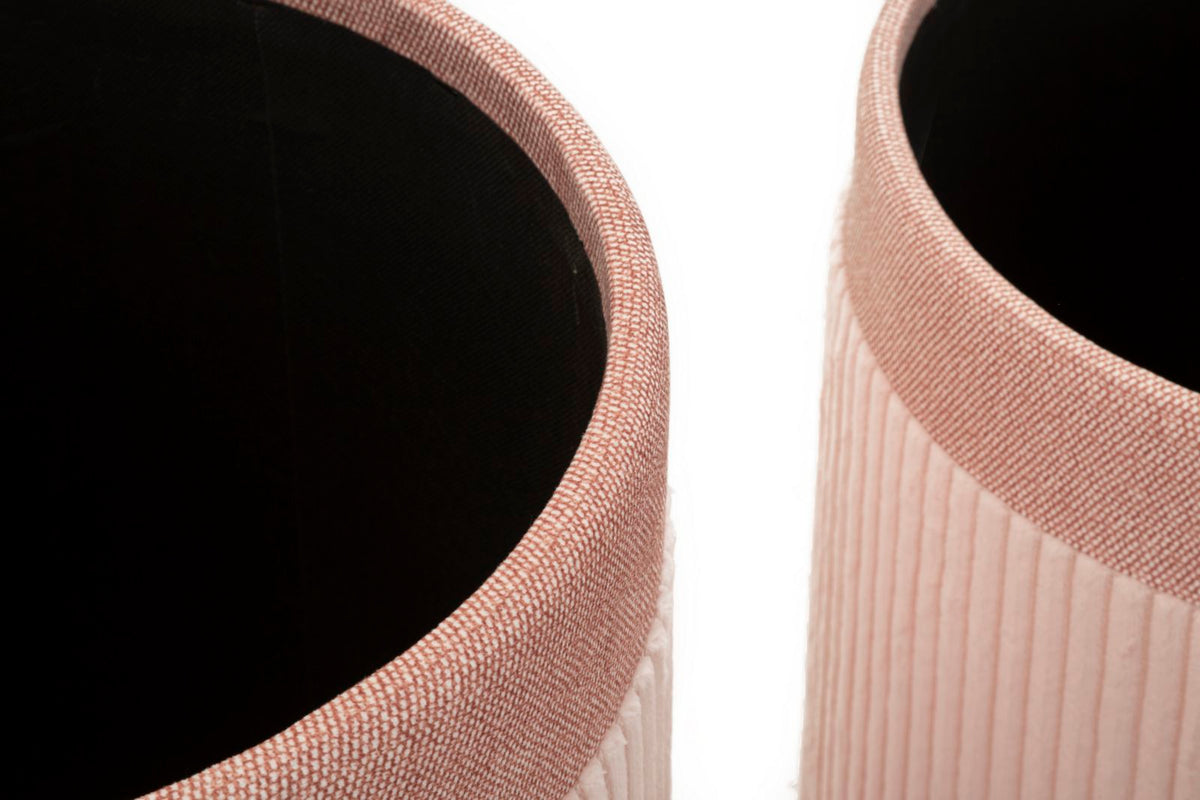 Due pouf CORTINA rosa cipria aperti ripresi dall'alto con interno nero visibile #colore_Rosa
