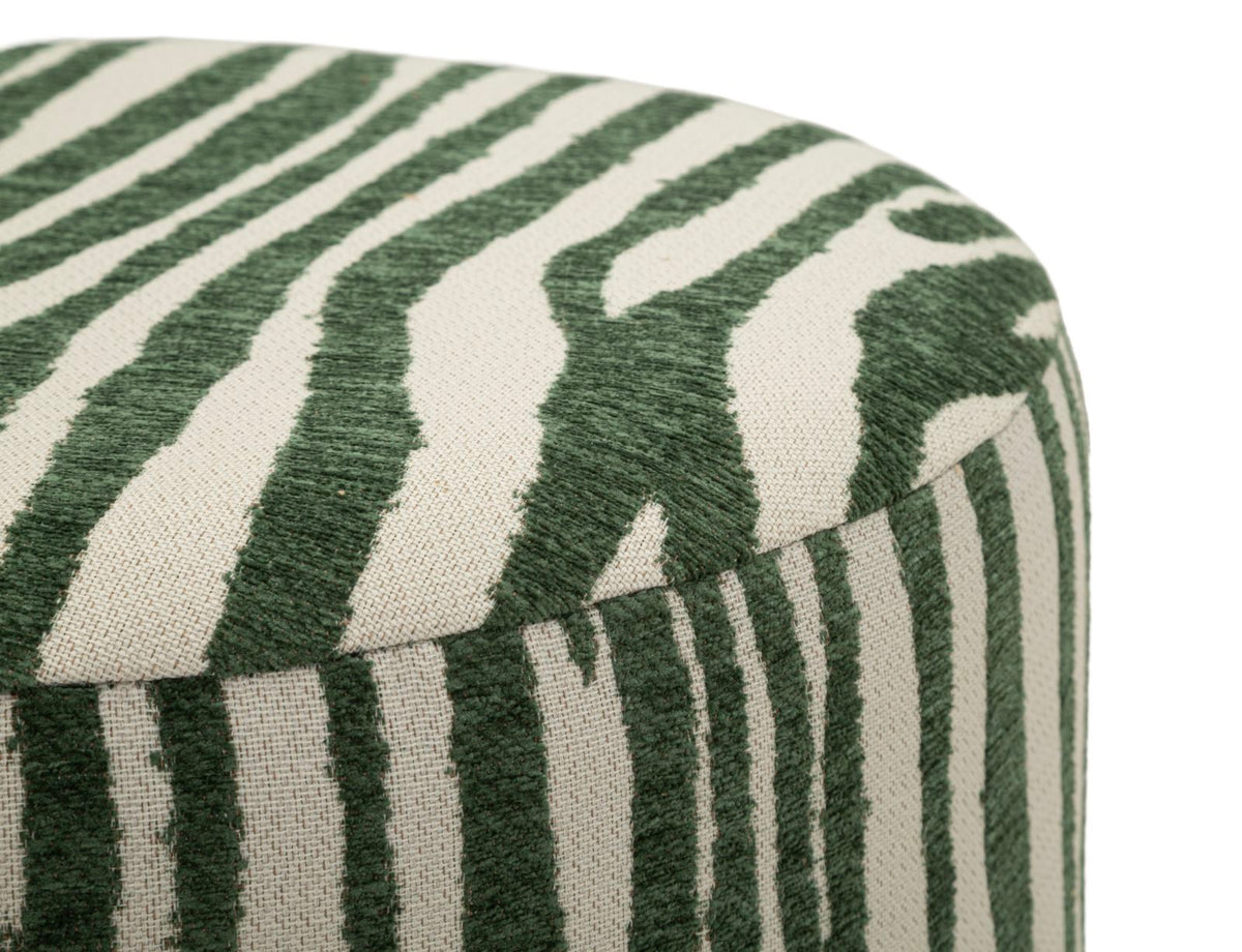 Primo piano della parte superiore del pouf SAVANA verde e della cucitura #colore_Verde