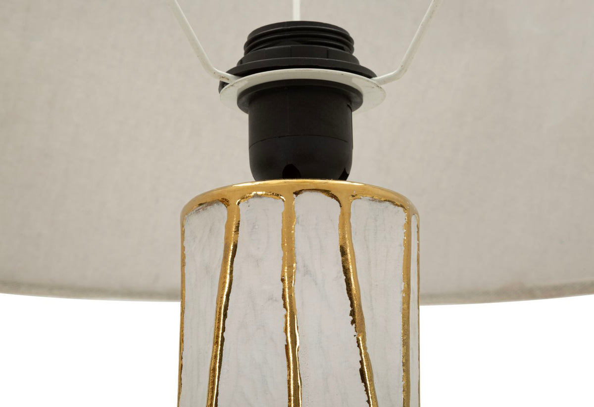 lampada_da_tavolo_ceramica_bianca_decorazioni_geometriche_dorate__tangeri