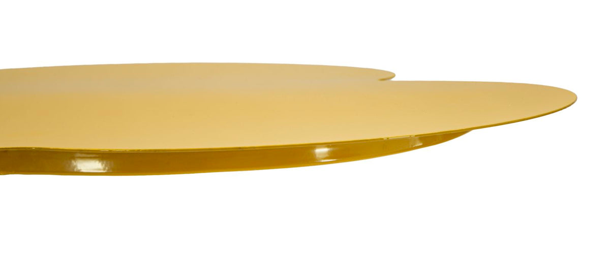 Dettaglio ravvicinato del piano di metallo verniciato senape del tavolo CLOX #colore_Senape