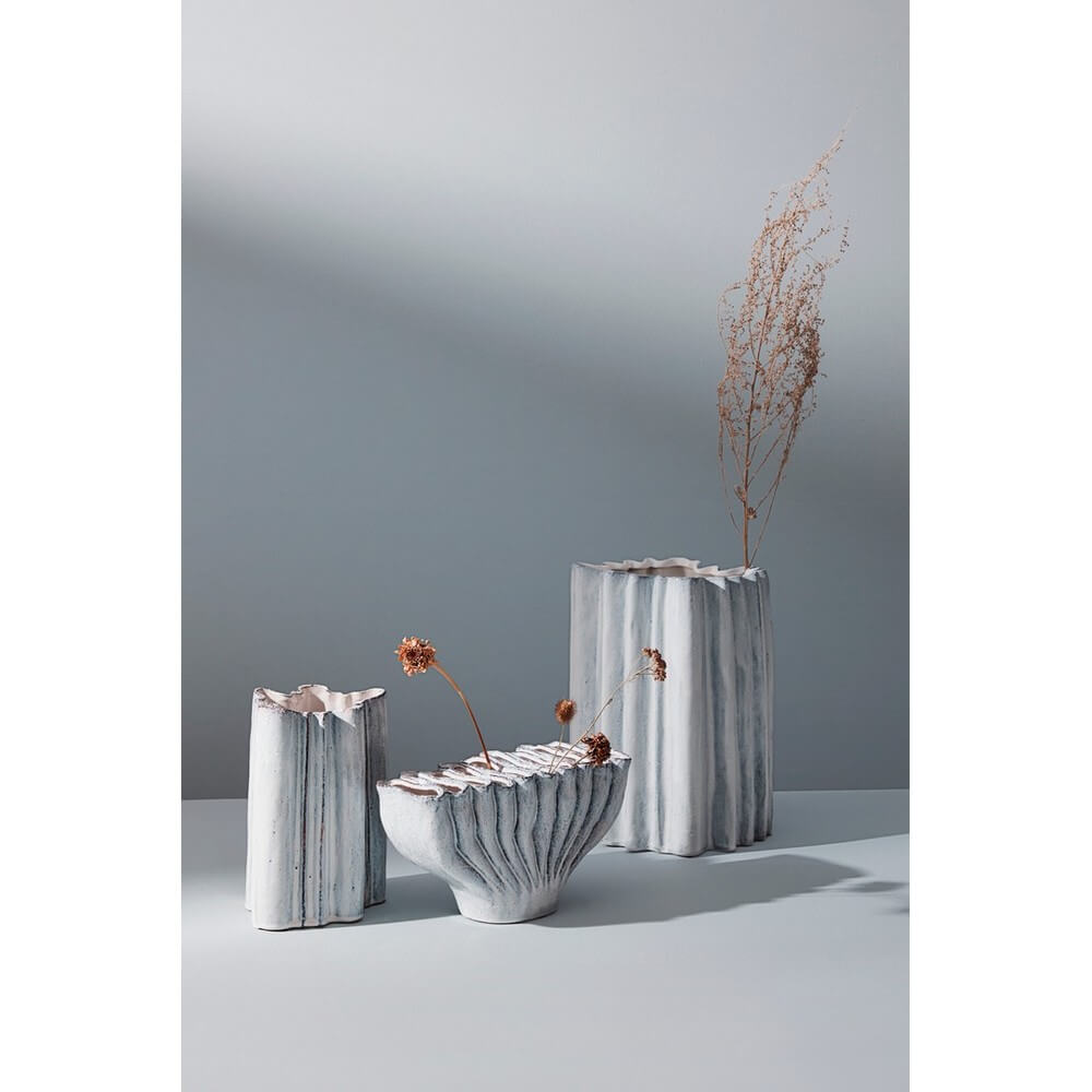 Vaso in Ceramica Bianca Rigata con Bordo Ondulato H25 - TEIKA