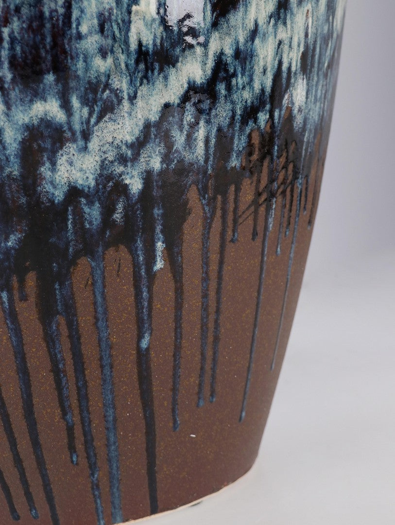 Porta Vaso in Terracotta Smaltata Fatto a Mano Blu e Bianco H64 - DELFA
