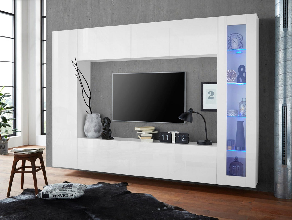 Parete attrezzata ECHO bianco lucido in soggiorno con vetrina a tutta altezza illuminata #colore_Bianco Lucido
