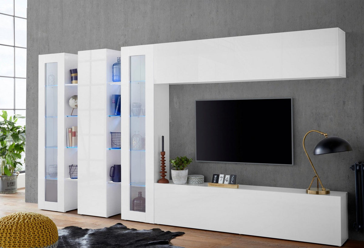 Parete attrezzata ECHO 6 bianco lucido in soggiorno con vetrine e porta TV #colore_Bianco Lucido