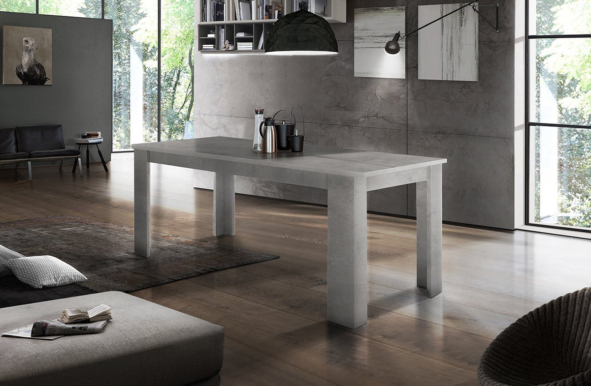 Tavolo da pranzo LYRA in finitura cemento Bronx chiuso in salotto moderno #colore_Cemento Bronx