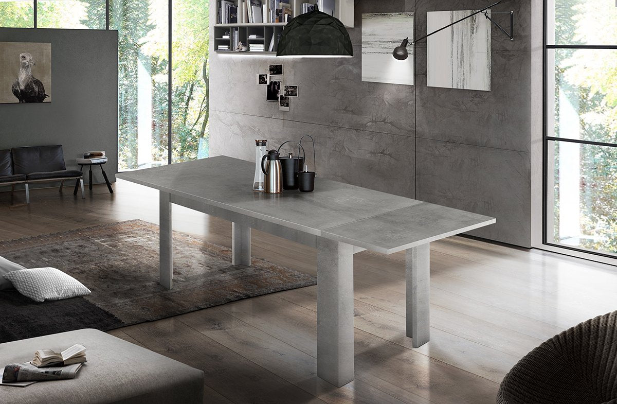 Tavolo da pranzo LYRA cemento Bronx allungato con prolunga inserita in ambiente domestico #colore_Cemento Bronx