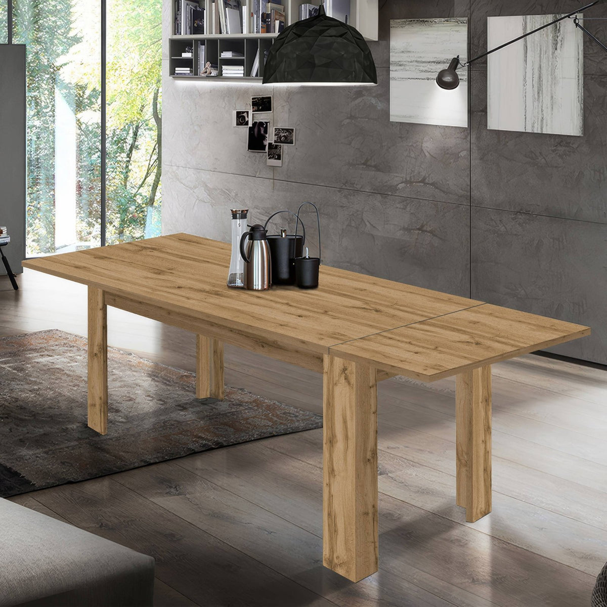Tavolo LYRA rovere allungato con prolunga inserita al centro in soggiorno con tappeto #colore_Rovere