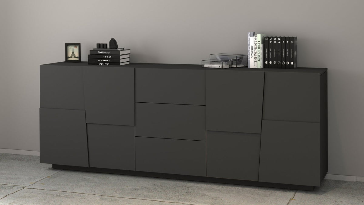 Render della credenza INFINITY antracite opaco con pattern di ante sfalsate e libri sul piano #colore_Antracite Opaco