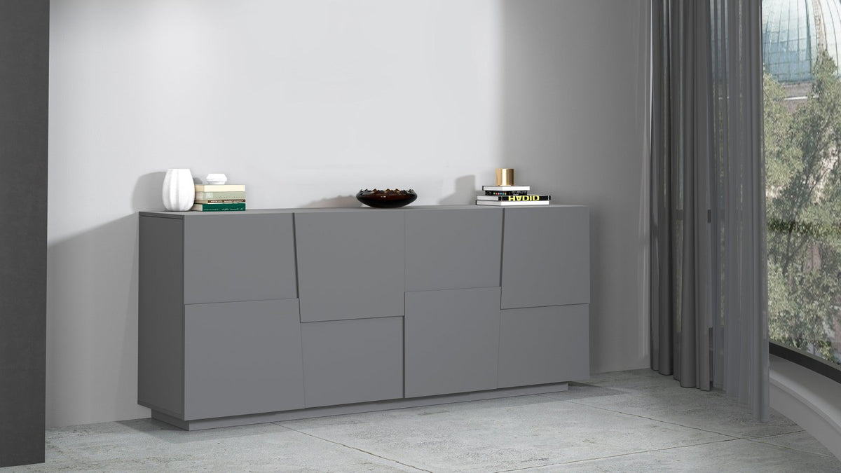 Credenza INFINITY antracite opaco in ambiente interno con otto ante e oggetti sul piano #colore_Antracite Opaco