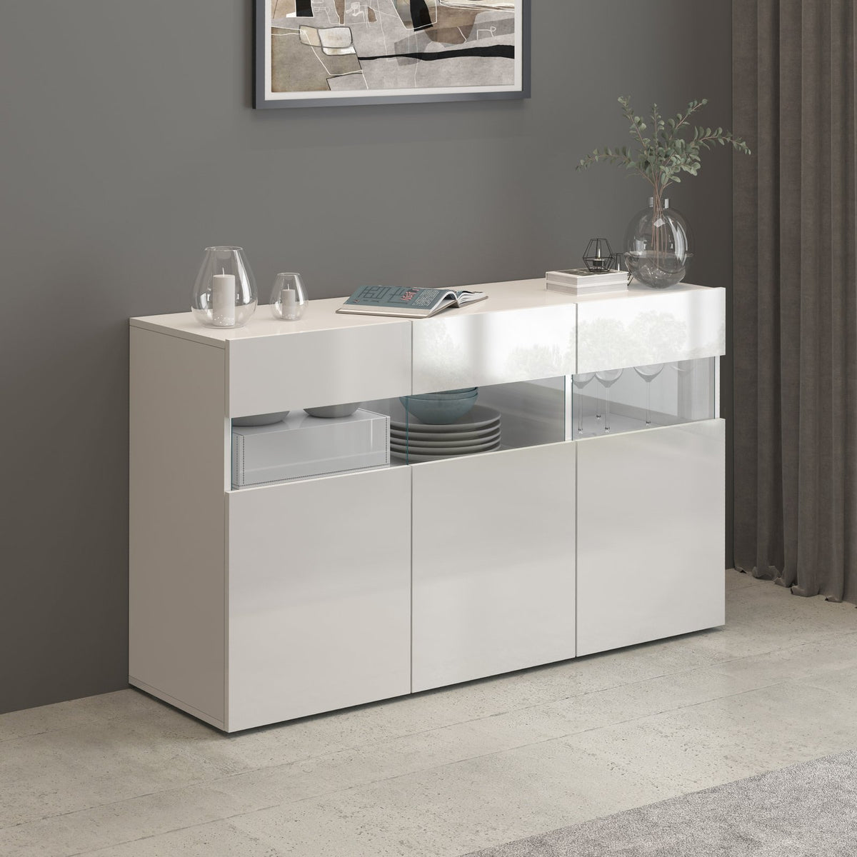 Credenza BORGO bianco opaco con ante e vetro centrale in soggiorno