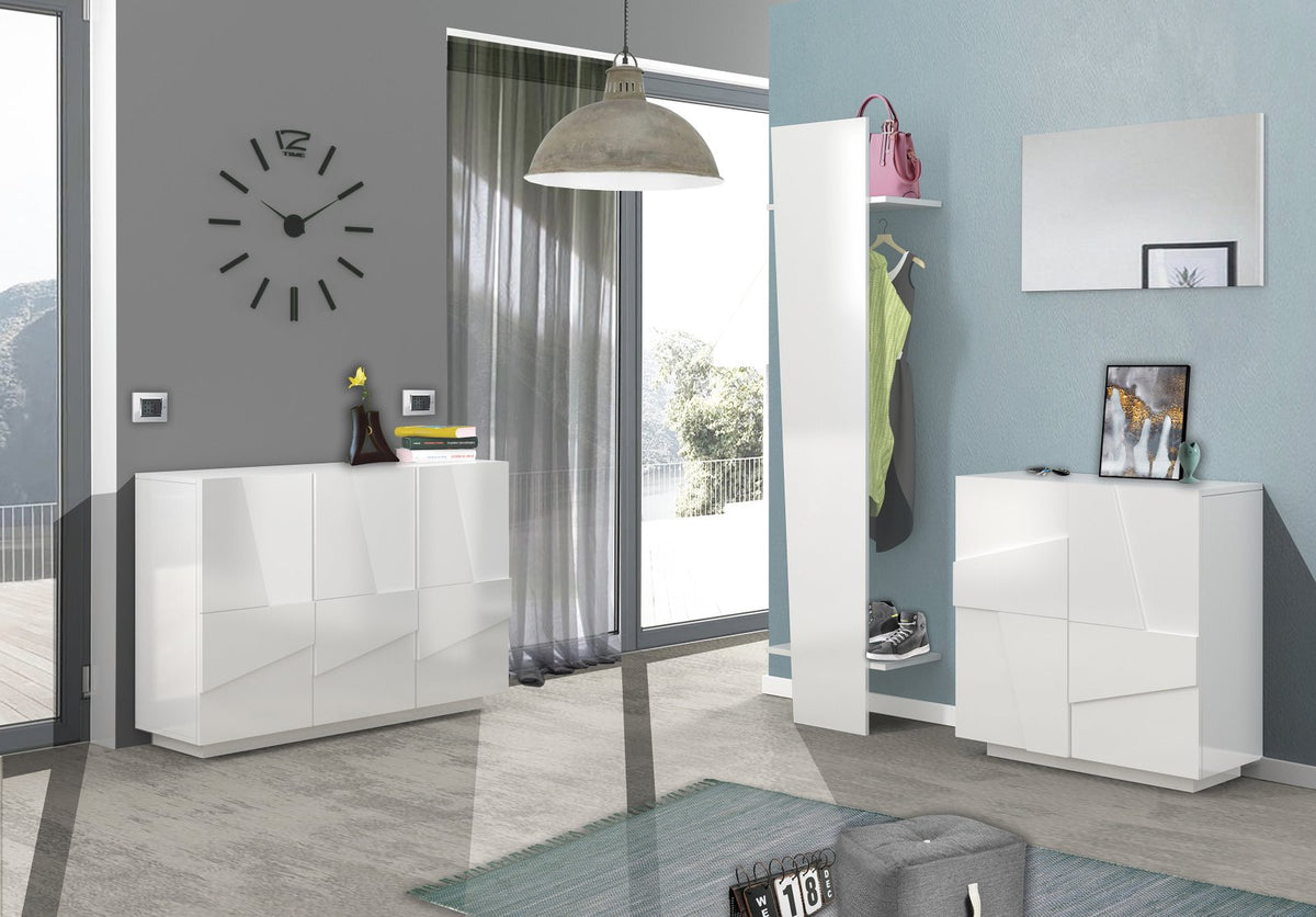 Scarpiera PULSE in un interno con ripiani e scarpe, accanto a credenze bianche e pouf grigio #colore_Bianco Lucido