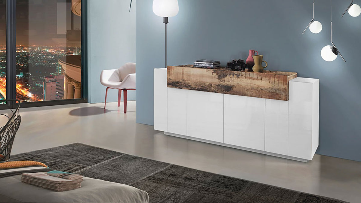 Credenza CELESTIA bianca lucida in ambiente con finestra panoramica e tappeto #colore_Bianco Lucido