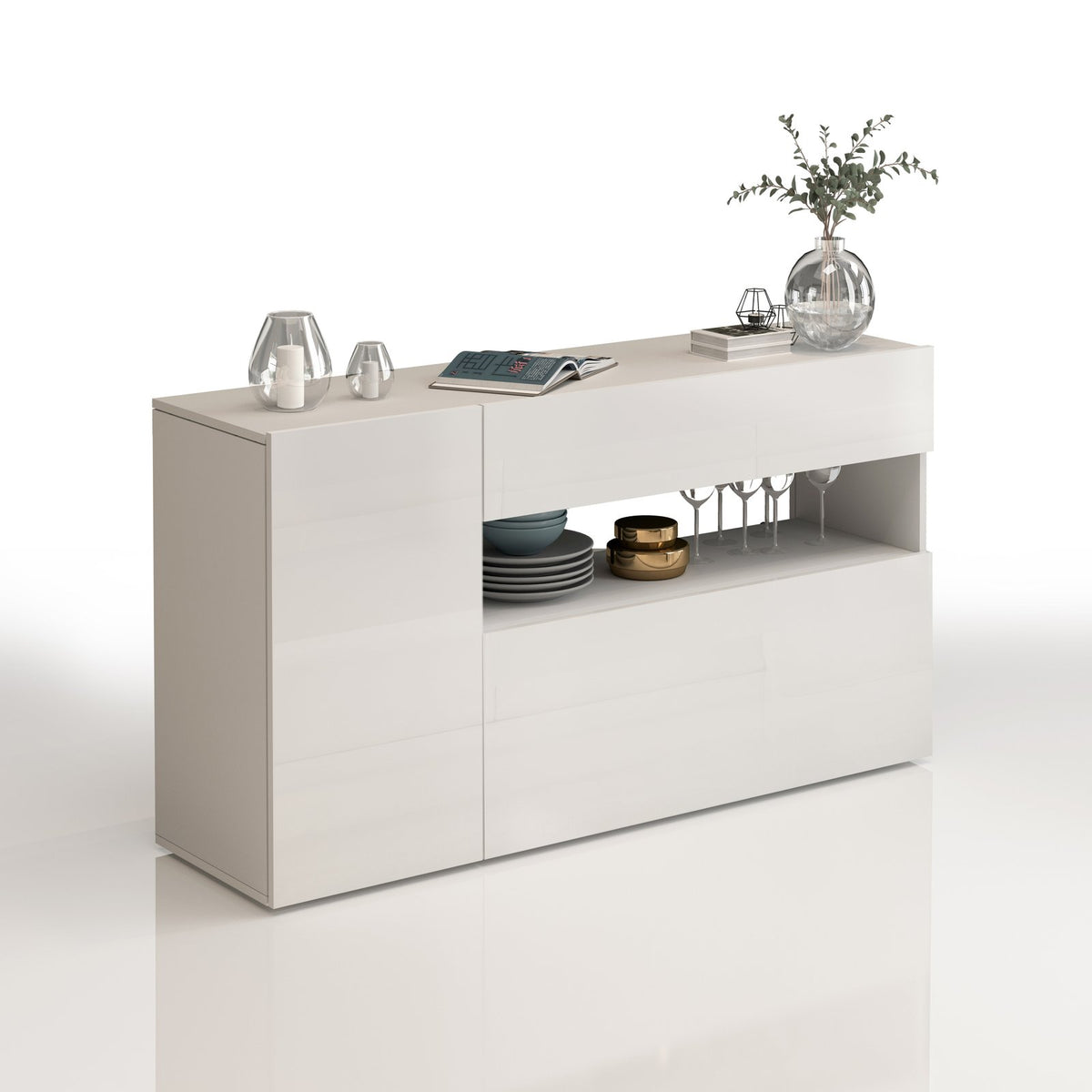 CREDENZA bianco opaco su fondo bianco, vista tre quarti con vano a giorno e oggetti decorativi
