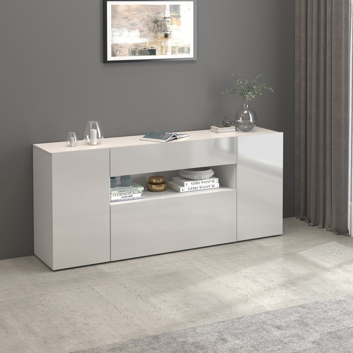 Credenza CAMPO bianco lucido con ante laterali e fascia centrale, ambientata in un soggiorno