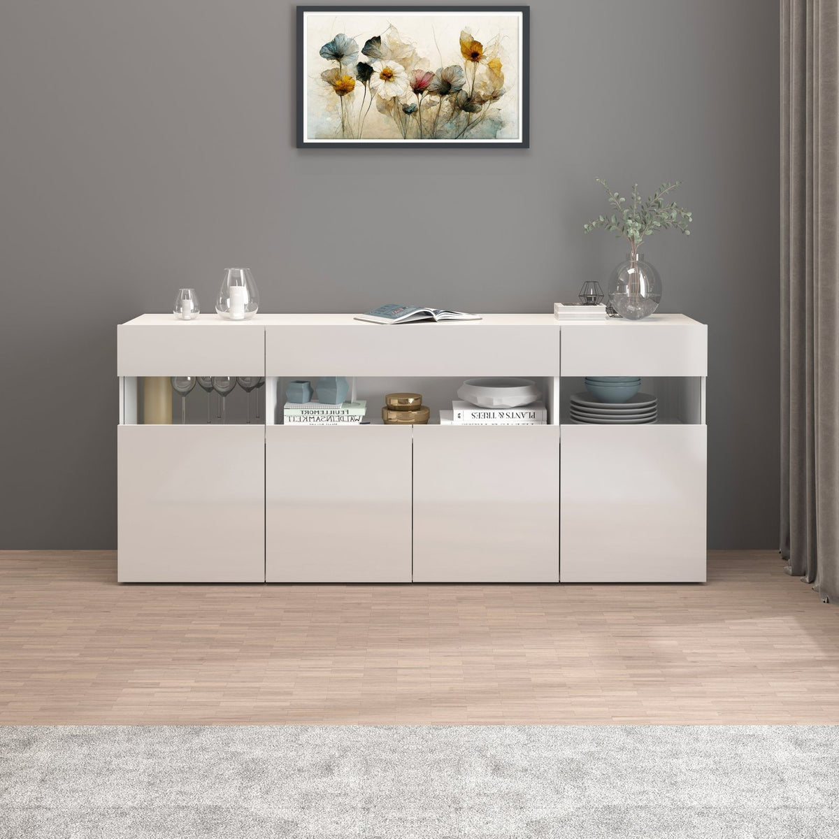 CREDENZA BASSA bianco opaco, vista frontale in stanza con ante a battente e cassetti laterali